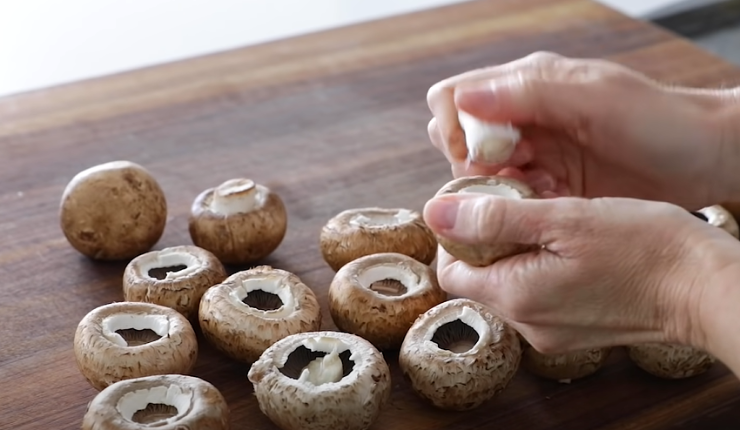 How to Prepare Mushrooms for Dehydrating in an Air Fryer